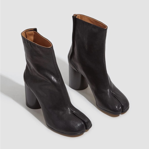 Maison Martin Margiela Shoes - Maison Martin Margiela Black Tabi Heeled Boots